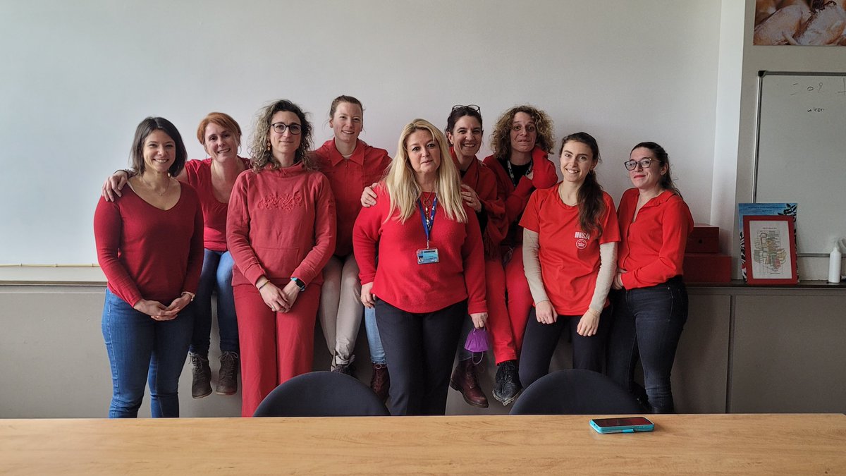 Les femmes scientifiques existent ! Mais elles ne sont pas encore assez nombreuses, ni assez visibles. Ce #8mars les femmes de @BF2i s'habillent en rouge #coquelicot à l'appel de @FemmesSciences @femmesetmaths pour accroitre leur visibilité ! #InternationalWomensDay