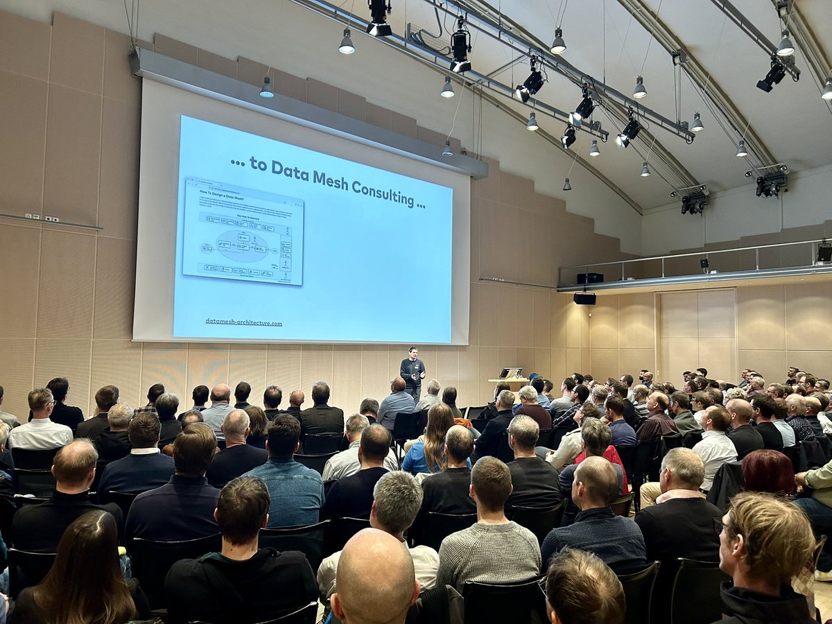 Grossartig meinen <a href="/INNOQ/">INNOQ</a> Kollegen <a href="/simonharrer/">Simon Harrer</a> hier in der Schweiz bei <a href="/BATbern/">BAT Bern</a> zu begrüssen. #datamesh