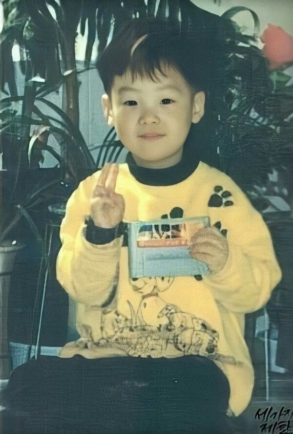 HAPPY BIRTHDAY YOONGI
#HappyBirthdaySUGA
#HappySUGADay
#SDLourBirthdayBoy