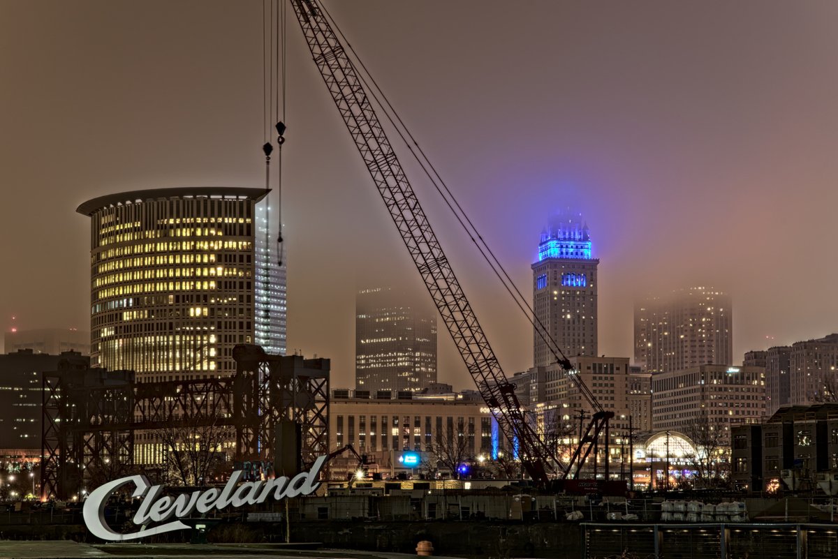 ProppedP's tweet image. Another foggy night in Cleveland, Ohio sure makes for a great backdrop at the script sign off Columbus Road. All the fog lately really gives a cinematic mood to the city skyline.