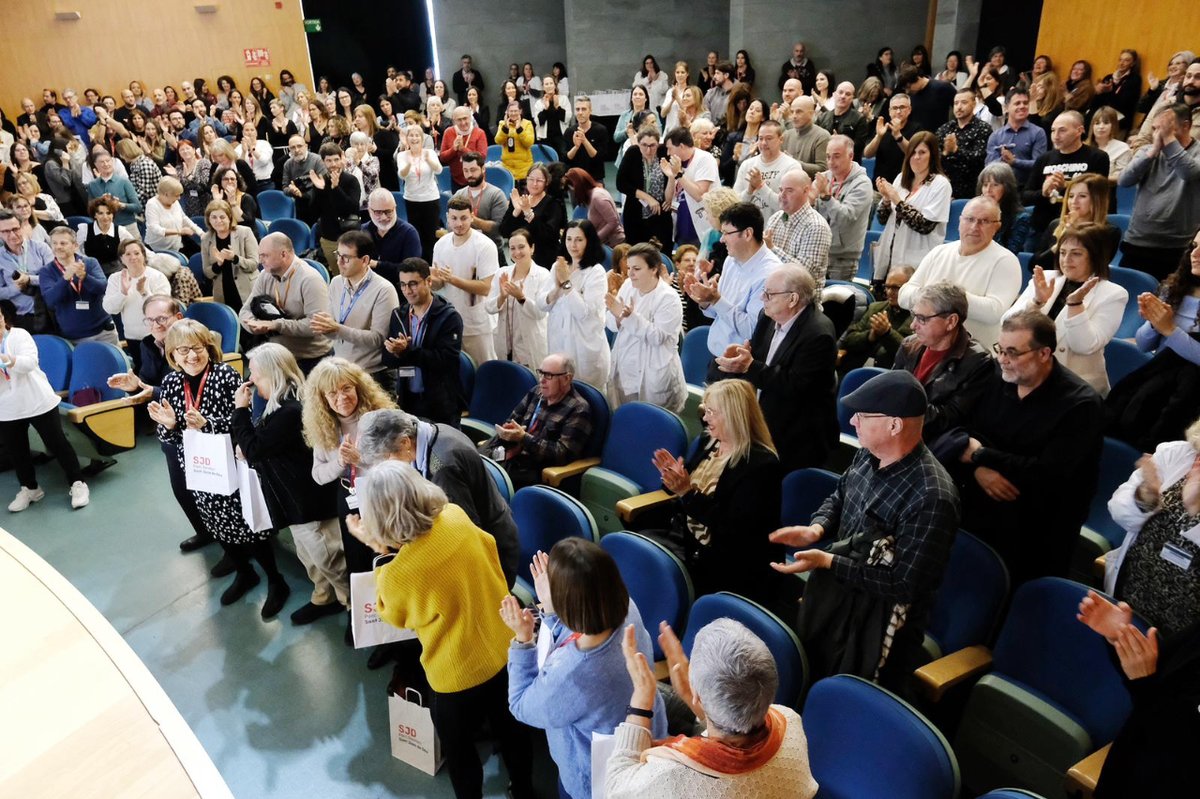 Amb motiu de la festivitat de #SantJoandeDéu, celebrem l'acte de reconeixement als professionals que fa 25 anys que treballen a l'organització i l'agraïment al voluntariat que fa 10 anys que dediquen el seu temps a les persones més vulnerables. Gràcies, @ImproBarcelona! 🙌