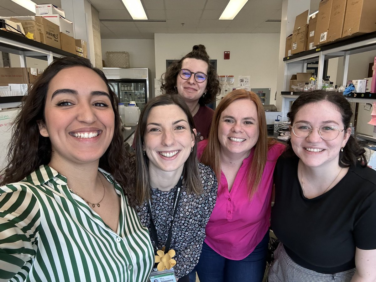 #HappyInternationalWomensDay to all the beautiful women inside and out of the Giroux Lab <a href="/MaudeHamilton_/">Maude Hamilton</a> <a href="/AmiraIgouzoul/">Amira Igouzoul</a> <a href="/MollySedeuil/">Molly Sedeuil</a> Camille Bazin <a href="/USherbrooke/">Université de Sherbrooke</a>
