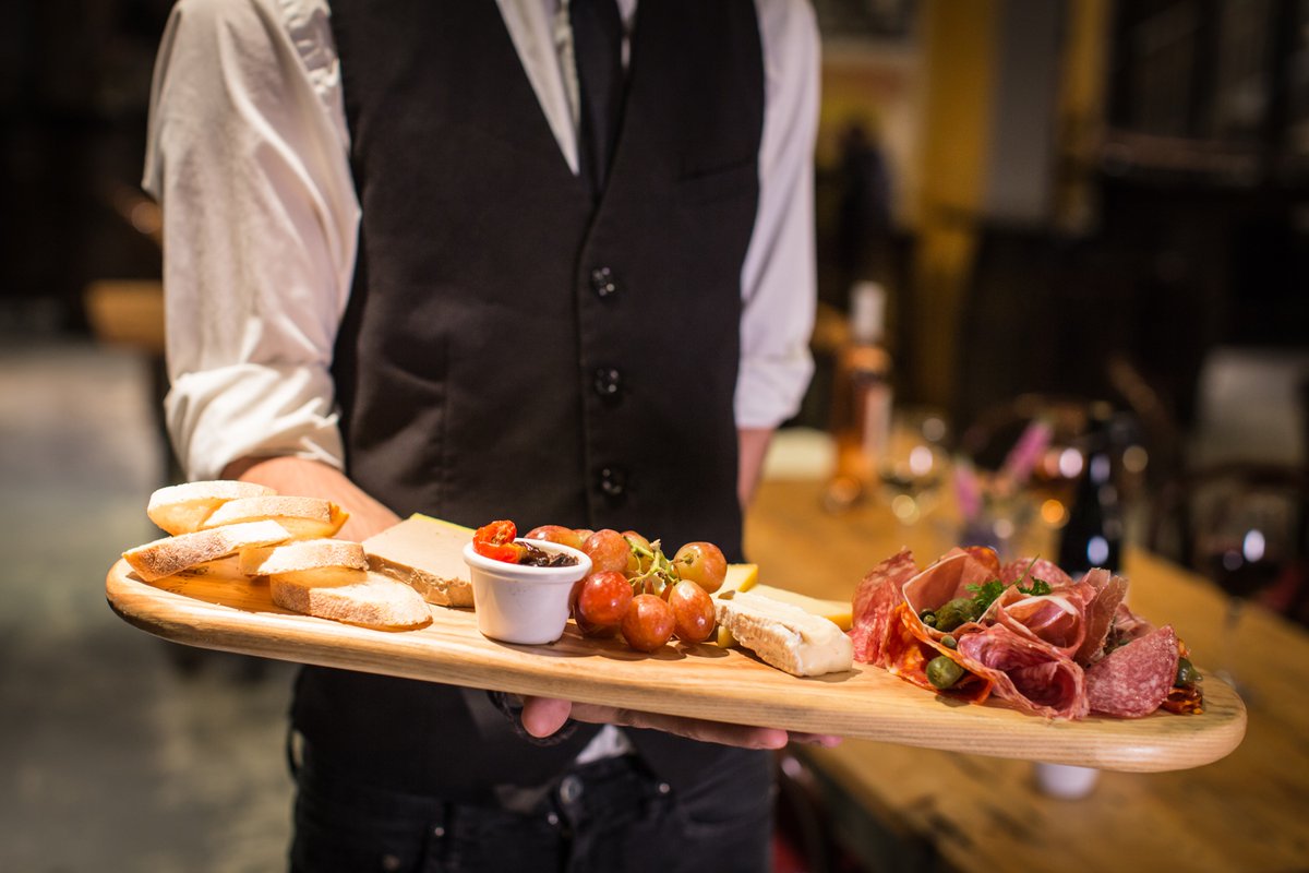 Sundays are best spent at The Wine Cellar - grab some good friends and enjoy our delicious sharing boards and €1 corkage! 🍷 #diningindublin #thewinecellar #corkage