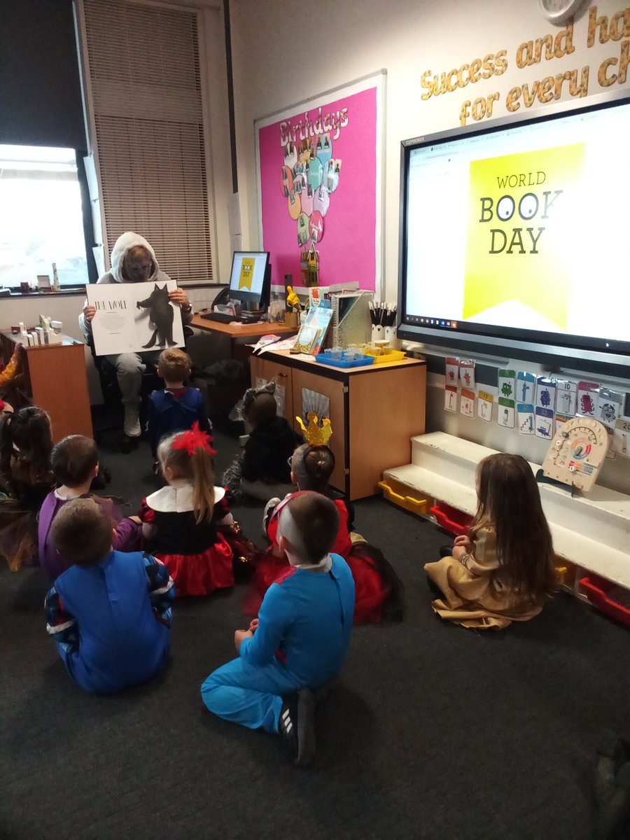 gcpfs1's tweet image. Nursery looked brilliant in their costumes for world book Day ! We've all been enjoying stories about the big bad wolf ! 
@PrimaryGreat #gcpliteracy #gcpreading #WorldBookDay2024