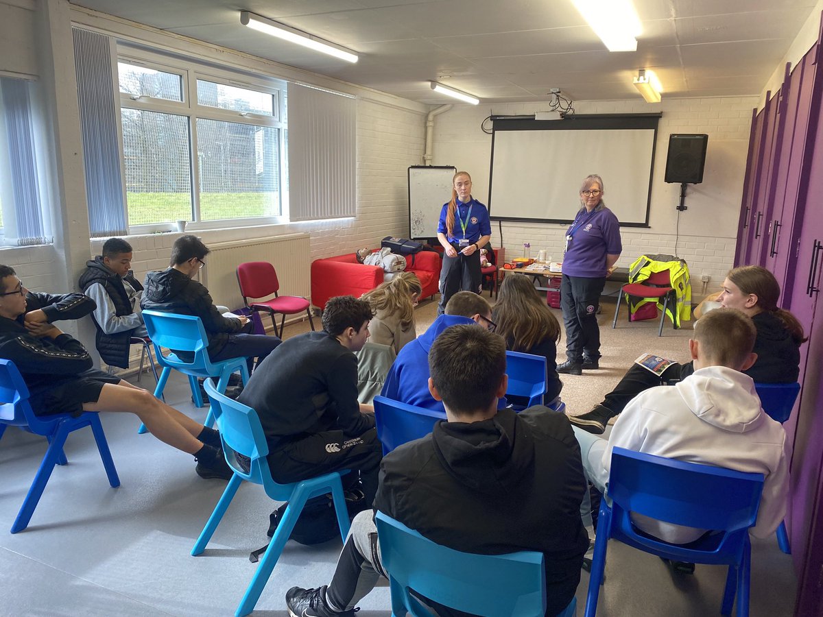 St Andrew's ambulance delivered a first aid workshop to the graduate Uniform Services students @SLCek covering CPR, de-fib & recovery position. Essential skills to learn for any job in the services or just a great life skill in general. @StellaMcManus @apignat1 @joannewarwick5