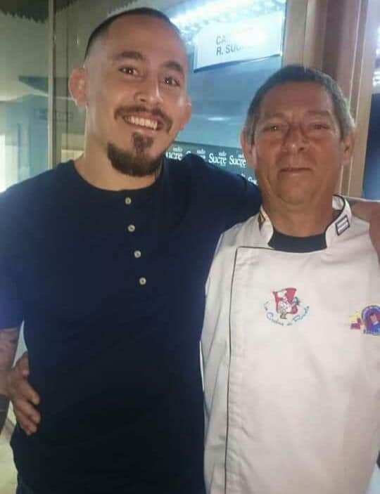 Chef_Ruata2020's tweet photo. Junto al gran @chitoveraUFC 
Todo un honor conocerlo !
Vamos Chito 🇪🇨 #EcuadorConChito #ChitoVera https://t.co/mtv3ajQa8k