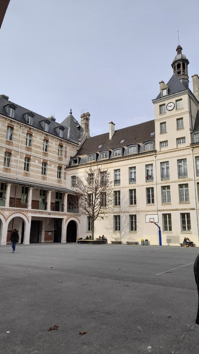 GeeDee_pro's tweet photo. #8mars Ravie de participer à cette journée à part pour l’#EFG ! Rencontrer ses pairs, partager les réflexions des chercheurs, échanger avec les futurs enseignants… Conférence, table ronde et visite-atelier au Panthéon pour une très belle formation @reseau_canope au @LyceeLLG. https://t.co/Oil8XGyyPe