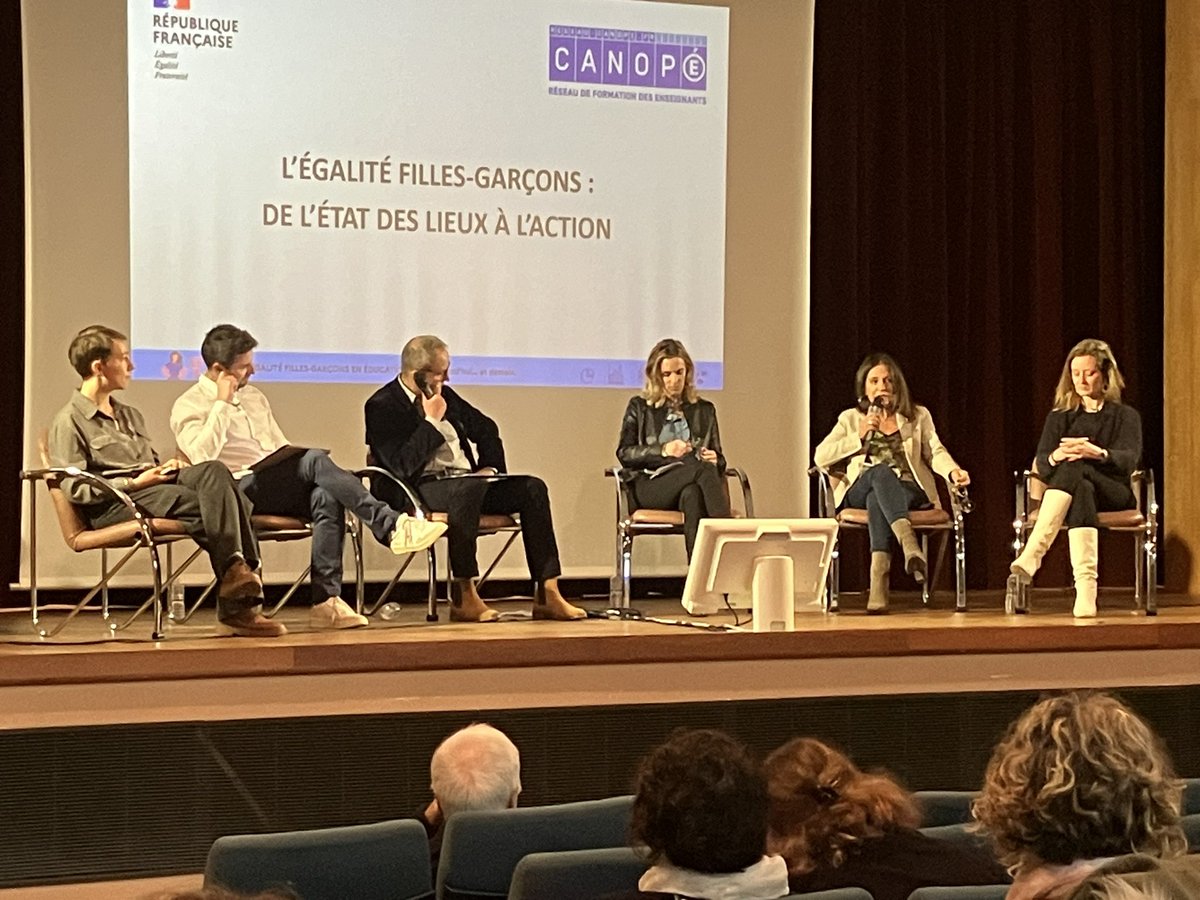 GeeDee_pro's tweet photo. #8mars Ravie de participer à cette journée à part pour l’#EFG ! Rencontrer ses pairs, partager les réflexions des chercheurs, échanger avec les futurs enseignants… Conférence, table ronde et visite-atelier au Panthéon pour une très belle formation @reseau_canope au @LyceeLLG. https://t.co/Oil8XGyyPe