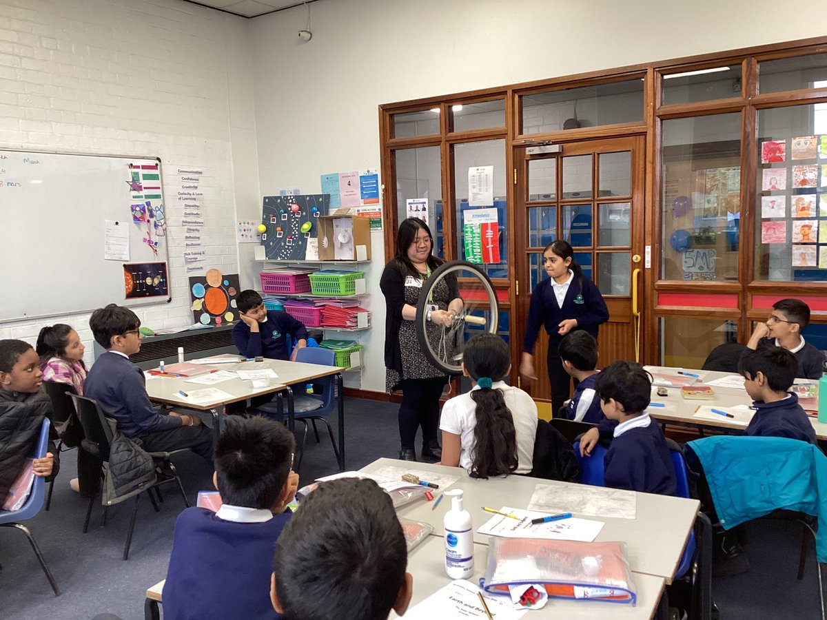 AbbeyMead_TMET's tweet photo. Thank you so much to the Science team @CastleMeadAcad for visiting 5HF to teach them about Space. It was great for us all to learn more about the different planets. https://t.co/ZHNdyA7XHc