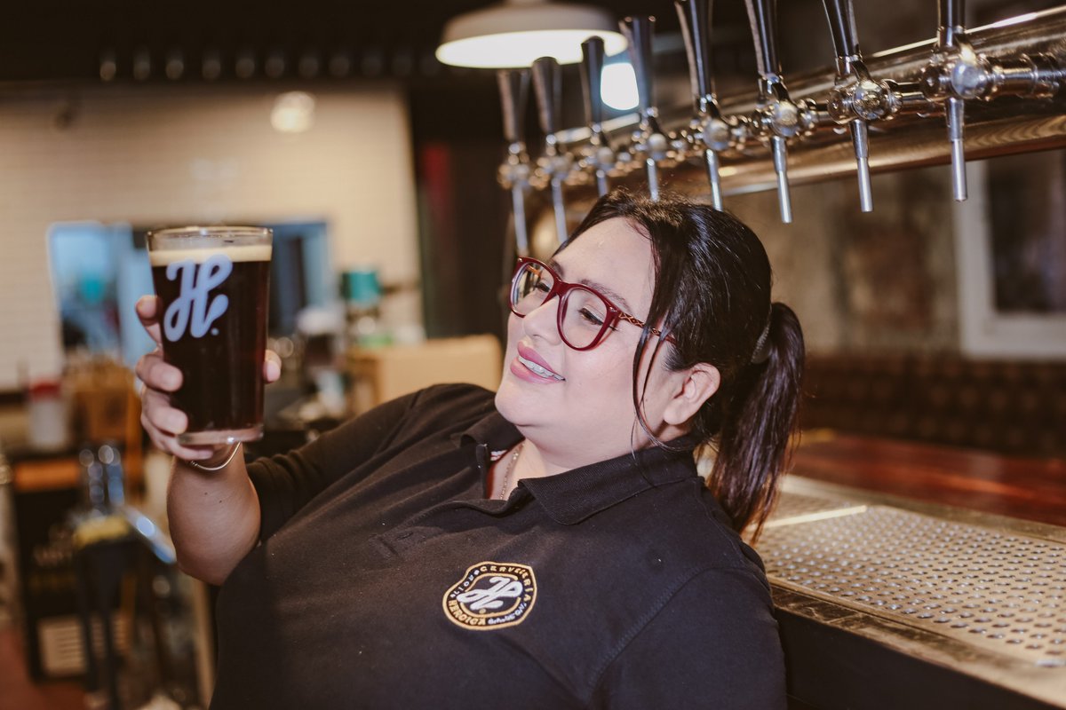 c_heroica's tweet photo. 🍻🙌 Queremos levantar nuestras copas y brindar a todas las mujeres cerveceras que hacen de Cervecería Heroica un lugar especial.

Gracias Alma, Liz, Cristina, Adriana, Ivon, Melissa, Haydi, Paola, Estefania, María, Edith, Miriam, Mary, Socorro, Adriana, Karina y Esbany 👏👏 https://t.co/cN8g6z5peb