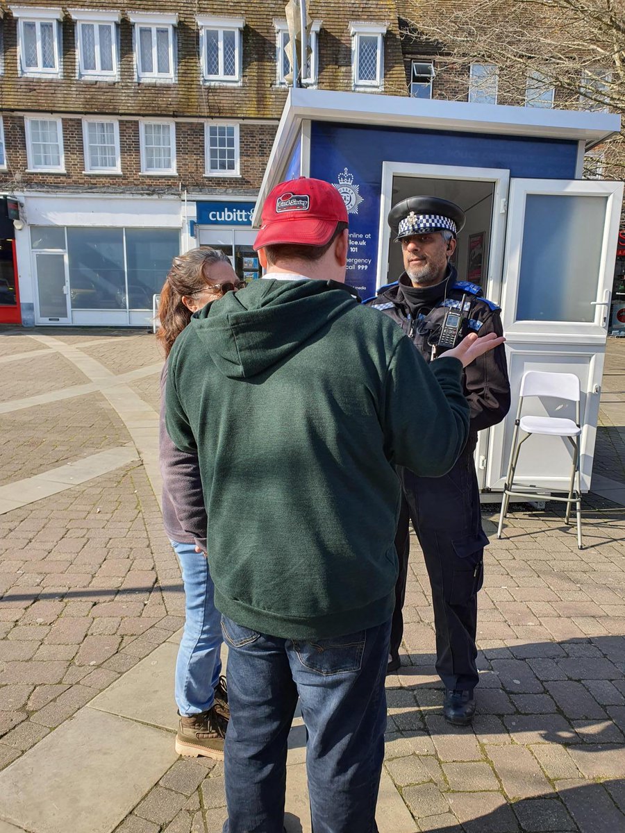 Officers were at the police pod in High Street Crawley today raising awareness on what child exploitation is and the serious violence, drugs and knife crime this leads to. Thank you to everyone who took the time to stop and have a chat 👍