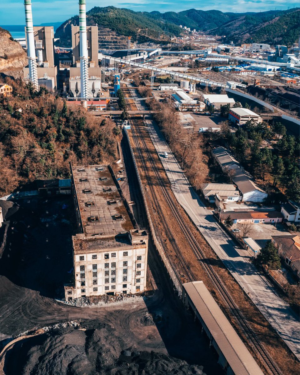 VisitZonguldak's tweet photo. Cumhuriyet döneminin ilk termik santrali olarak yapımına başlanan Işıkveren, Türkiye’nin 2. büyük enerji tesisi olarak da uzun yıllar ülkemize hizmet etmiştir. https://t.co/ORgn5aW6cv