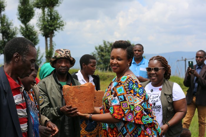 Blessing represented <a href="/sciaf/">SCIAF 🧡</a> at cock stoves giving ceremony &amp; interacted with benefices of Climate Just Communities in Kageshi, Kageyo Sector <a href="/NgororeroDistr/">Ngororero District</a> <a href="/RwandaWest/">Western Province I Rwanda</a>. The event was facilitated by <a href="/RDO_Rwanda/">RDO Rwanda</a> with support from <a href="/trocaire/">Trócaire</a> <a href="/SCIAF/">SCIAF 🧡</a> <a href="/cbmWorldwide/">CBM Christian Blind Mission</a> <a href="/RCCDN/">Rita cássia costa do</a>