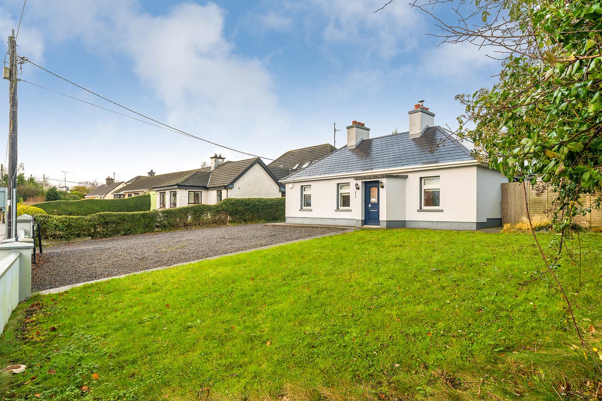 Drumree Road, Dunshaughlin, Co.Meath.

Superbly located 3 bedroom bungalow, on a spacious site with large rear garden.

Walking distance to all Dunshaughlin's amenities, and minutes drive to the M3 Motorway.

#BungalowForSale 
#Dunshaughlin
#MeathHomes