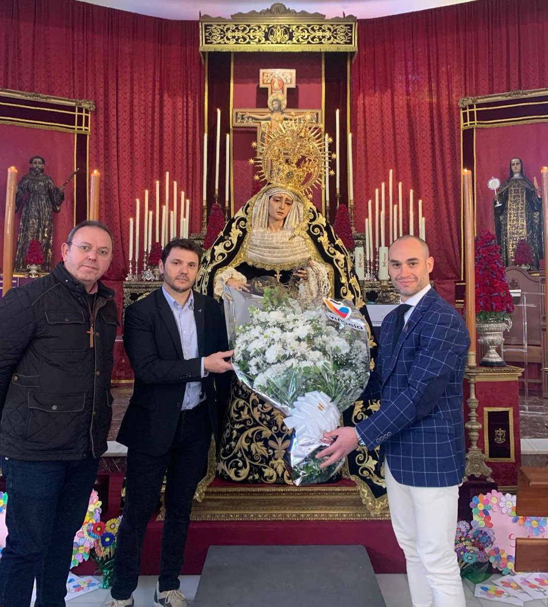 🟤 #BESAMANOS • Agradecemos a <a href="/CCAVinuela/">CCA Viñuela</a> la ofrenda floral realizada a María Santísima en su Soledad en este primer día de Solemne Besamanos.

Que la Santísima Virgen acompañe siempre y proteja a todos los comercios y comerciantes de nuestro barrio.