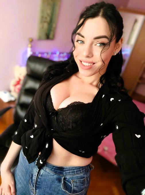 Did i make u hard? Tell me your age if yes https://t.co/hNUrYccmjp