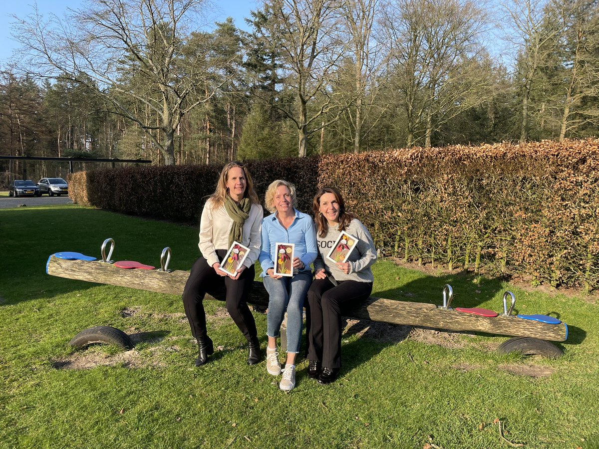 Vandaag onze vrouwelijke collega’s wethouder en raadsleden <a href="/gemeenteommen/">Gemeente Ommen</a> in het zonnetje gezet: <a href="/MarleenHemstede/">Marleen Hemstede</a> @JTuinbeek <a href="/AvdNieuwboer/">Alice vd Nieuwboer</a> met een presentje van de Wethoudersvereniging <a href="/Wethouders/">Wethoudersvereniging</a> in kader van #International_Womens_Day #trotsophetambt