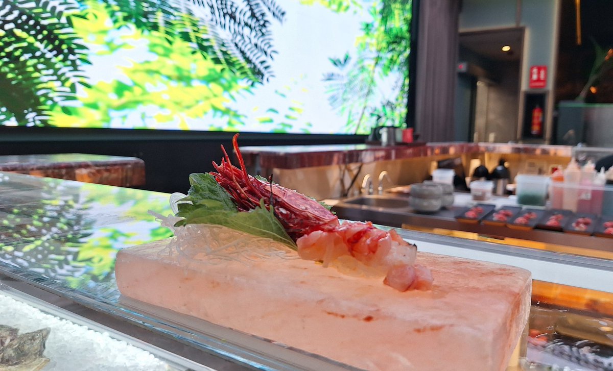 dmanso73's tweet photo. Excelente experiencia en el Restaurante Quintoelemento Madrid. Con base la cocina japonesa, el menú maridaje fusión diseñado por Juan Suárez. Un toque personal qie es una auténtica locura 🫶
#Madrid #quintoelemento #gastronomia https://t.co/VShdfyiFSm
