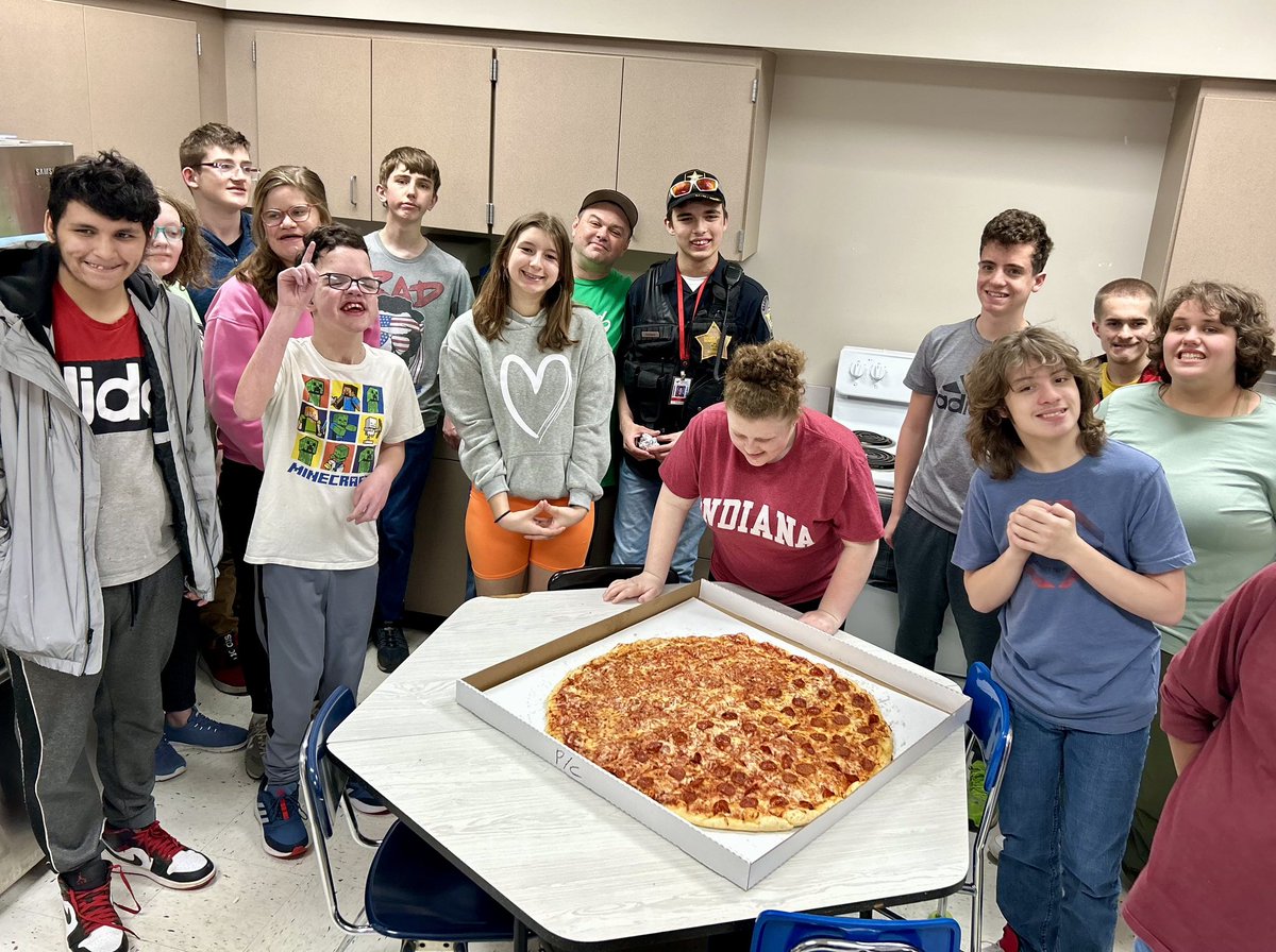 ❤️It’s hard to express how amazing our staff is, but this gives you a glimpse:One of our awesome custodians, Rich, brought pizza for our journeys students on his birthday to celebrate with them. One student said You know why I like Rich? He is so nice to me, he always talks to me
