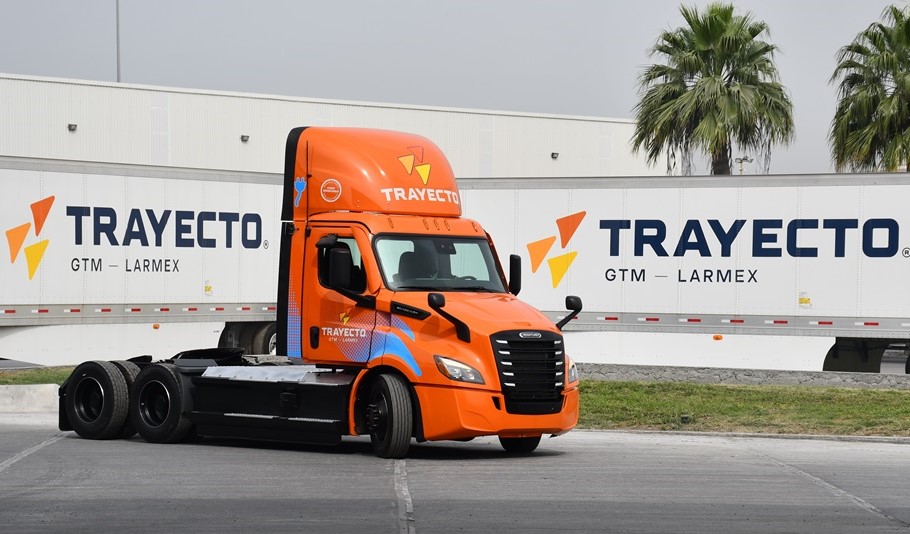 Daimler Truck México y @trayectoficial celebraron el arranque de operaciones de su ecosistema de #electromovilidad, en conjunto con @DIFRENOSA.
🚛⚡️

📰Nota: indicadorautomotriz.com.mx/?p=39710
  
#Electromovilidad #eCascadia @FreightlinerMex