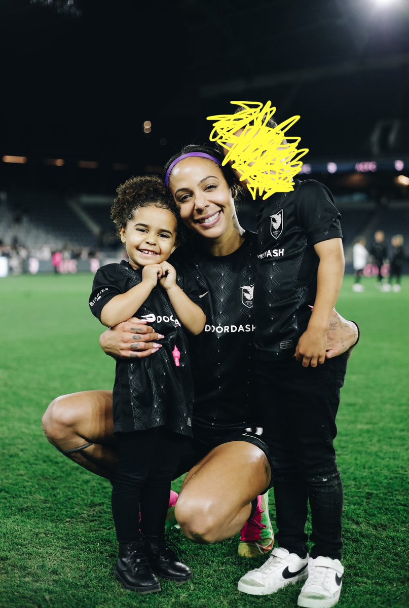 Sydney Leroux tweet media