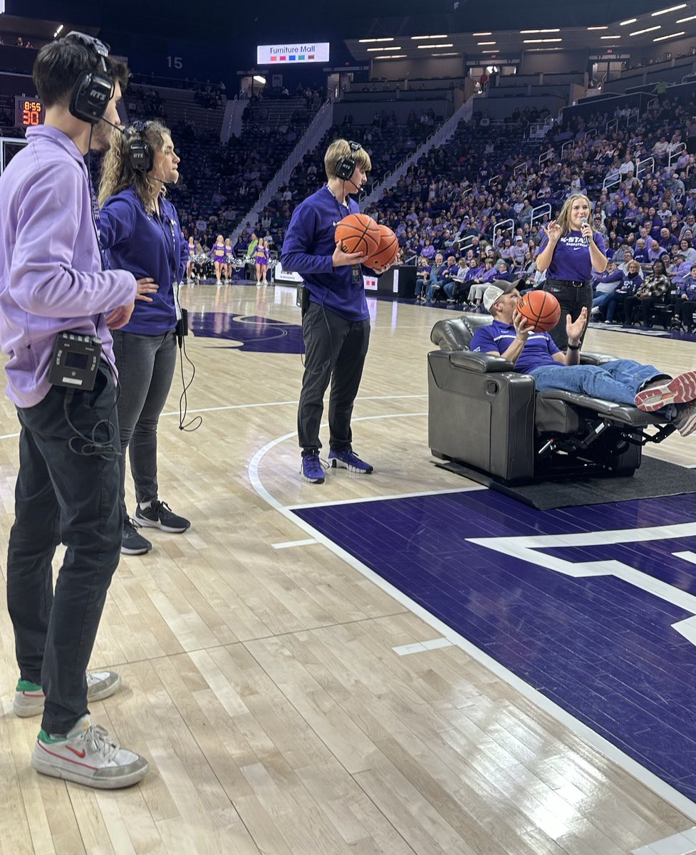 Want to work for K-State Athletics?

The Fan Experience team is now hiring paid interns for the 2024-25 school year. Click the link below for more details on open positions and to apply!

🔗 k-st.at/FESHiring