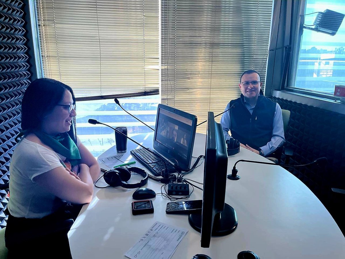 PedroDanielGM's tweet photo. Un gusto visitar esta mañana @UniRadio997FM para charlar sobre las actividades de @CentroTolzu en el programa radiofónico @signos997 📻
#SomosTolzú
#EntrevistaSignos https://t.co/f9phLsUpqN