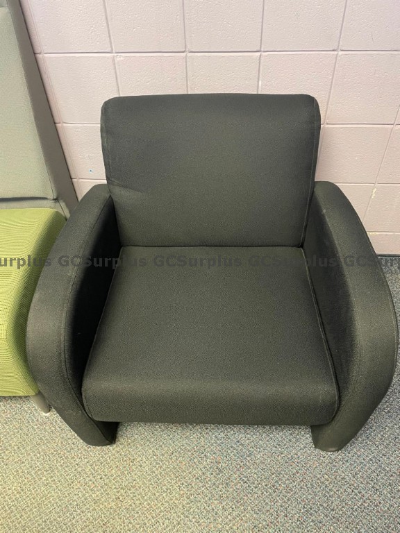 Lounge like a boss with these “chair-ismatic” black chairs. Place them in any room where you can sit back, relax and enjoy your favourite TV show or book. Make them yours by placing your bid on #GCSurplus ➡️ gcsurplus.ca/mn-eng.cfm?snc…