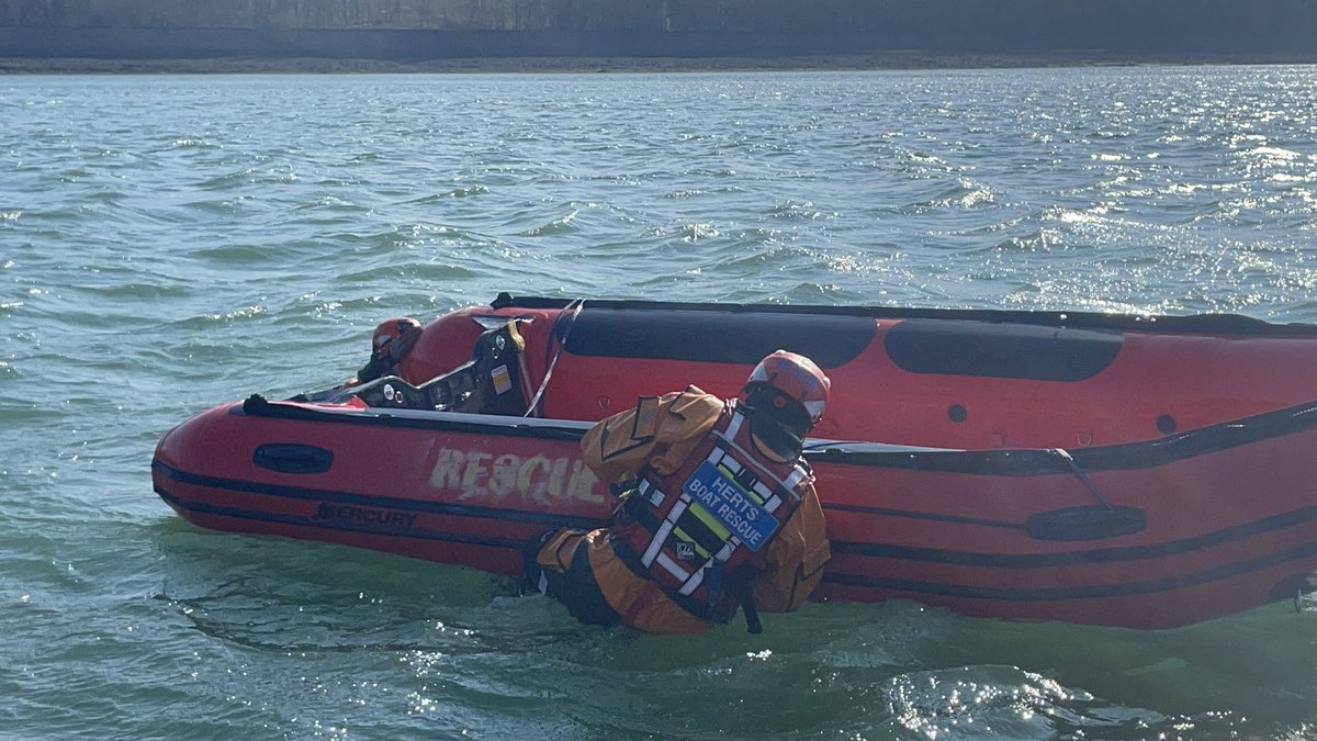 Water rescue boat crew out today training. #hertfordshire #waterrescue #volunteer #volunteering
