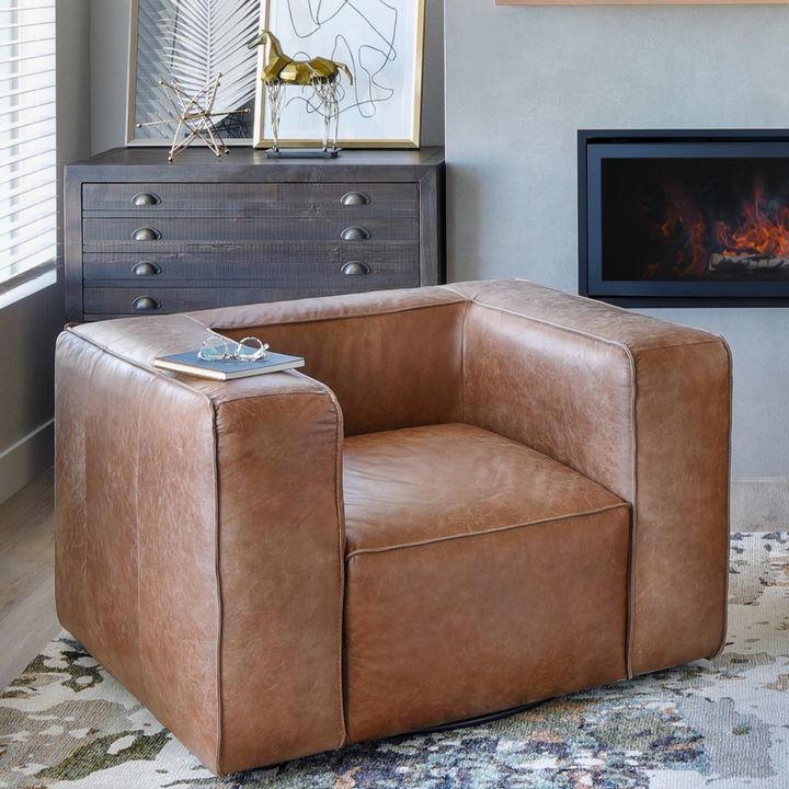 furniturerow's tweet photo. Say hello to comfort and style! 👋 The Gordo Collection in luxurious Italian leather is here to elevate your living space with its premium features and sleek design: https://t.co/fc08y0DAKA https://t.co/SzsULamsdi