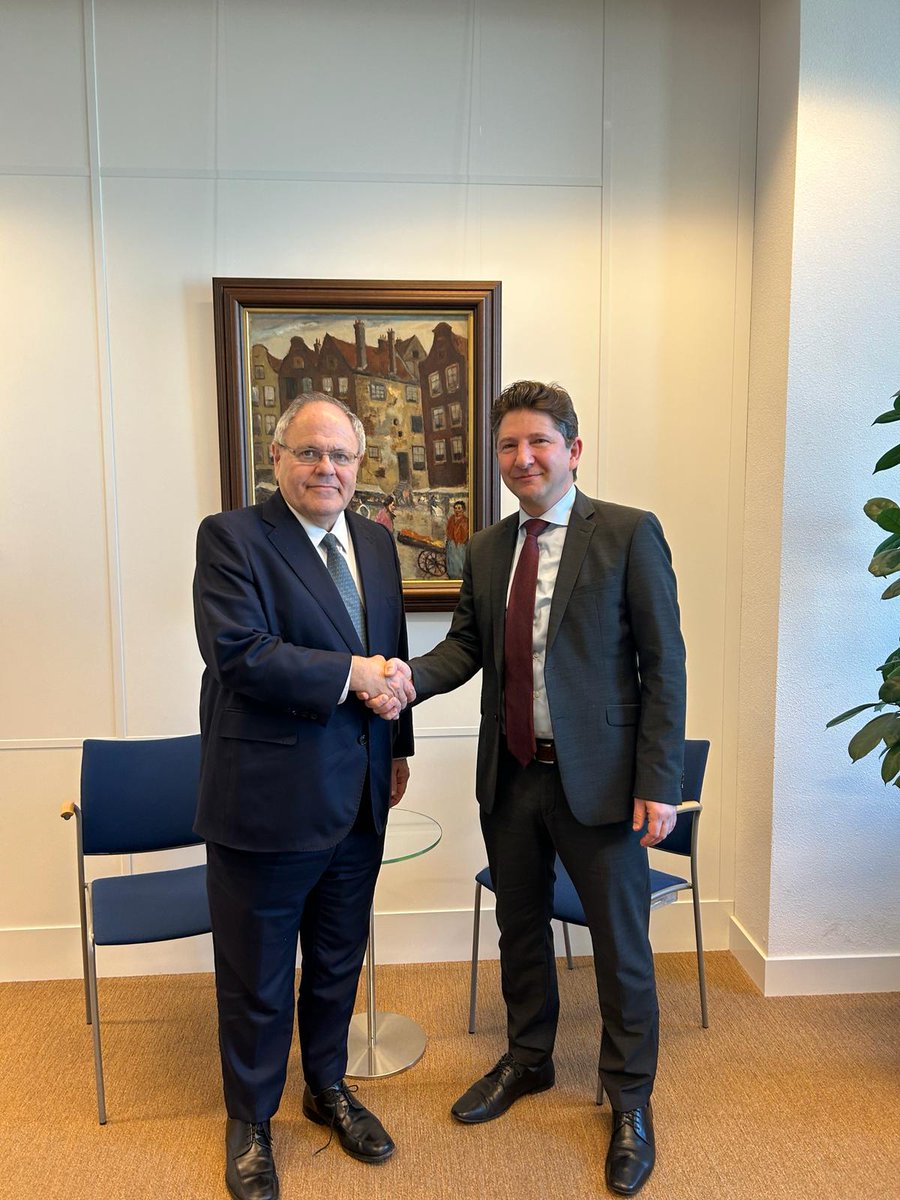 Good to meet with Dani Dayan, the chairman of the World Holocaust Remembrance Center @YadVashem. With @ambdanidayan we spoke about the importance of Holocaust education and how new methods and effective approaches can strengthen the existing framework. Mr Dayan is visiting the…