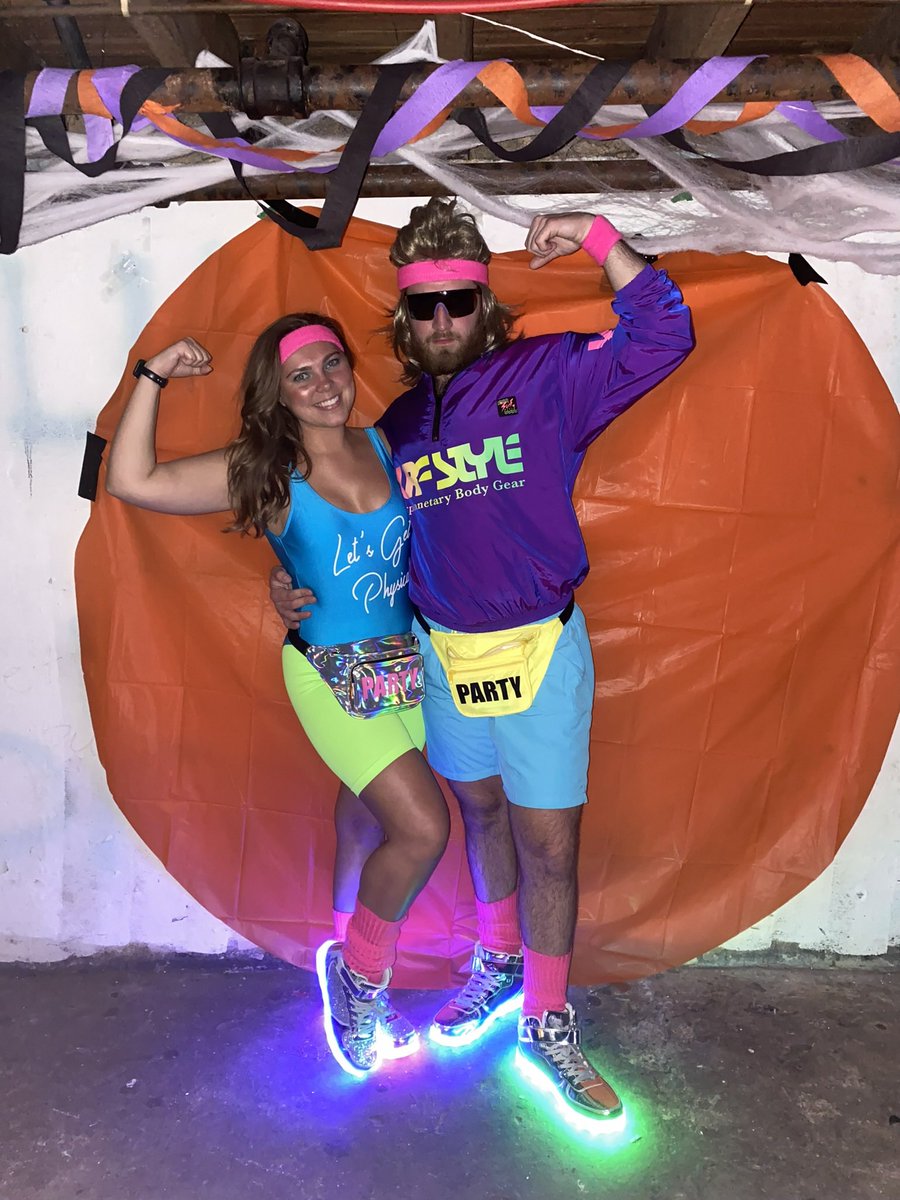 A_Tomes's tweet photo. @stoolpresidente Sorry Dave, but I wore it better🤷‍♂️ https://t.co/95HyX5J6Ih