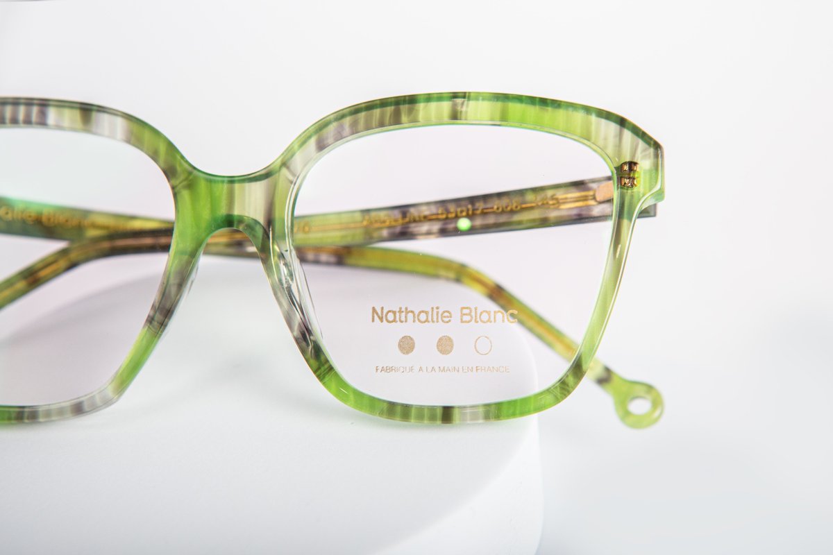A subtle oversized frame, with shades of luminous green. Nathalie Blanc bring a bold studious look to BE 👁️ #BE #Glasses #BEUnique #YourEyewearIsYourIdentity #Harrogate