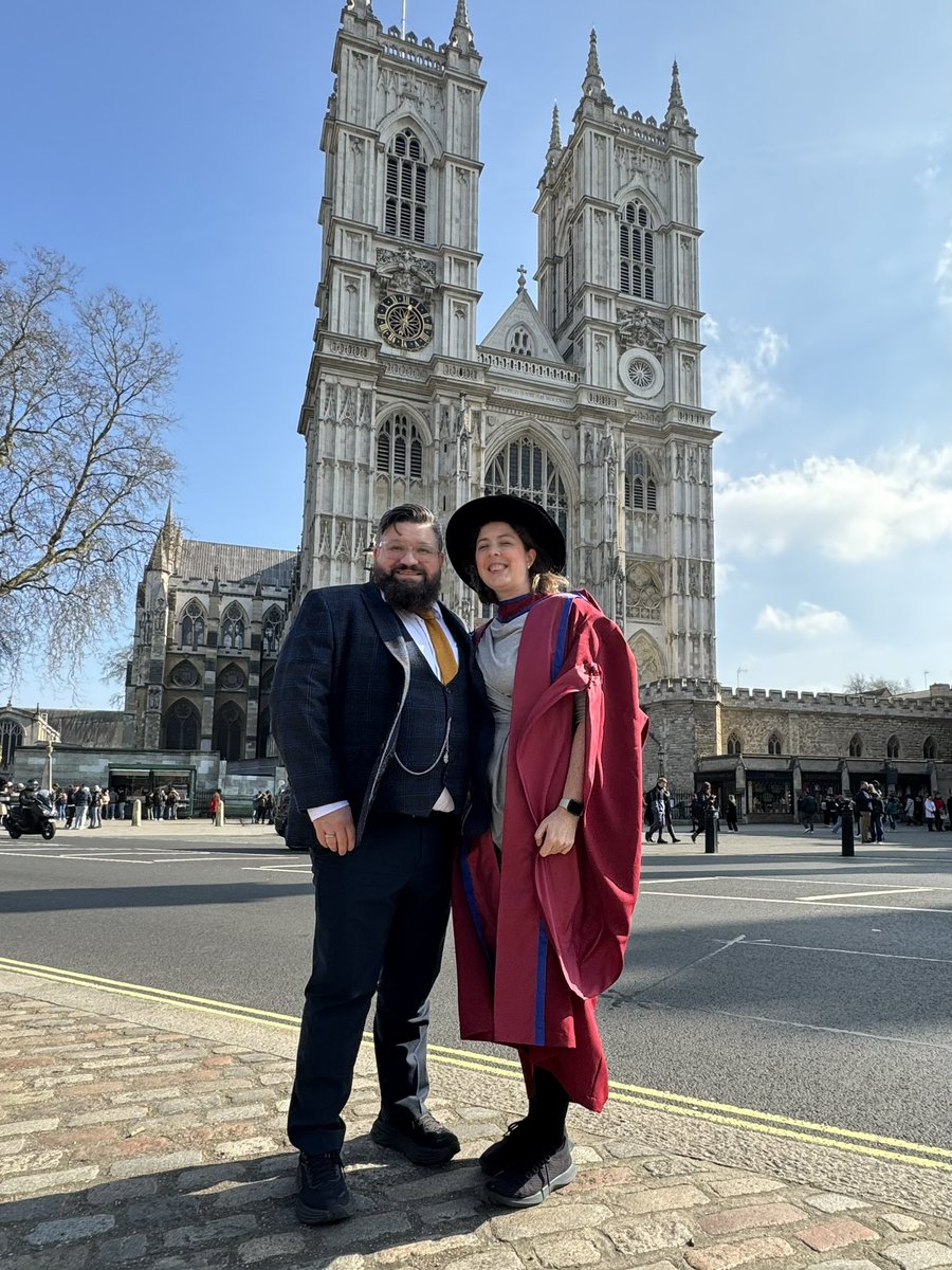 Graduated from @LSHTM today… amazing to prance around in a silly hat and red gown and celebrate the ol’ PhD. So grateful to the most amazing supervisors @LizCorbett17 @petermacp (and Katherine Fielding who is maybe not on Twitter). @MLW_Programme
