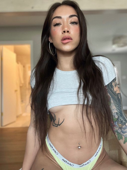 Do we like the color yellow? https://t.co/ed1LbjYTKK