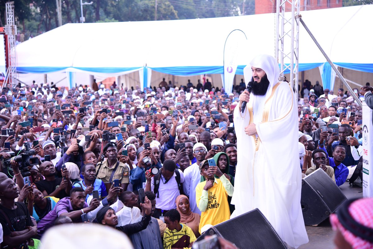 Mufti @muftimenk praised #Uganda for the good weather and the good environment, preached about behavioral changes including working hard, living in harmony with others most especially from a different faith.