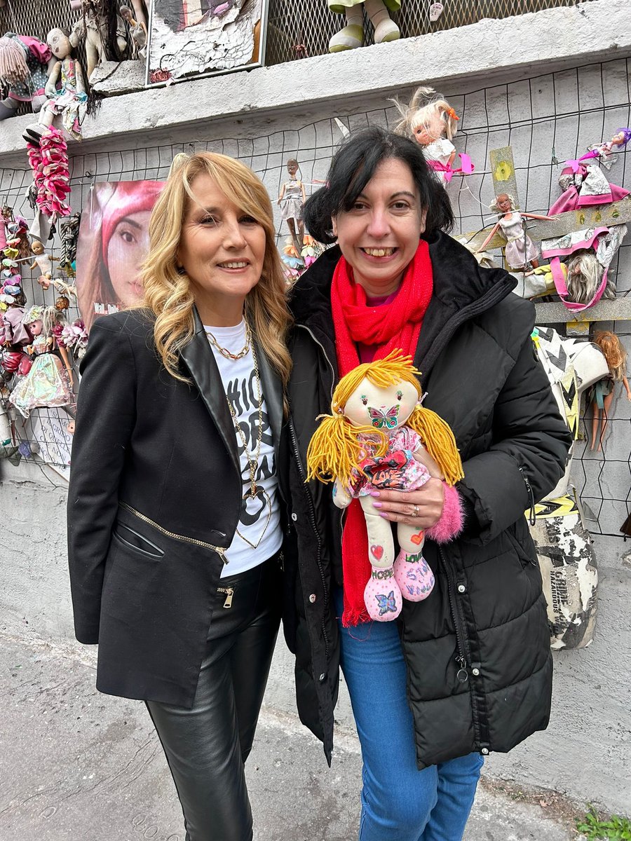 SergioSangio's tweet photo. Come ogni 8 marzo e 25 novembre, siamo qua presso il Wall of Dolls milanese voluto da @JoSquillo_ per rinnovare il nostro sostegno alle donne 👩 con la mia artista preferita @milly77mi
#8marzo2024 #WomensDay #festadelladonna #WallofDolls https://t.co/b6kUtUZAoQ