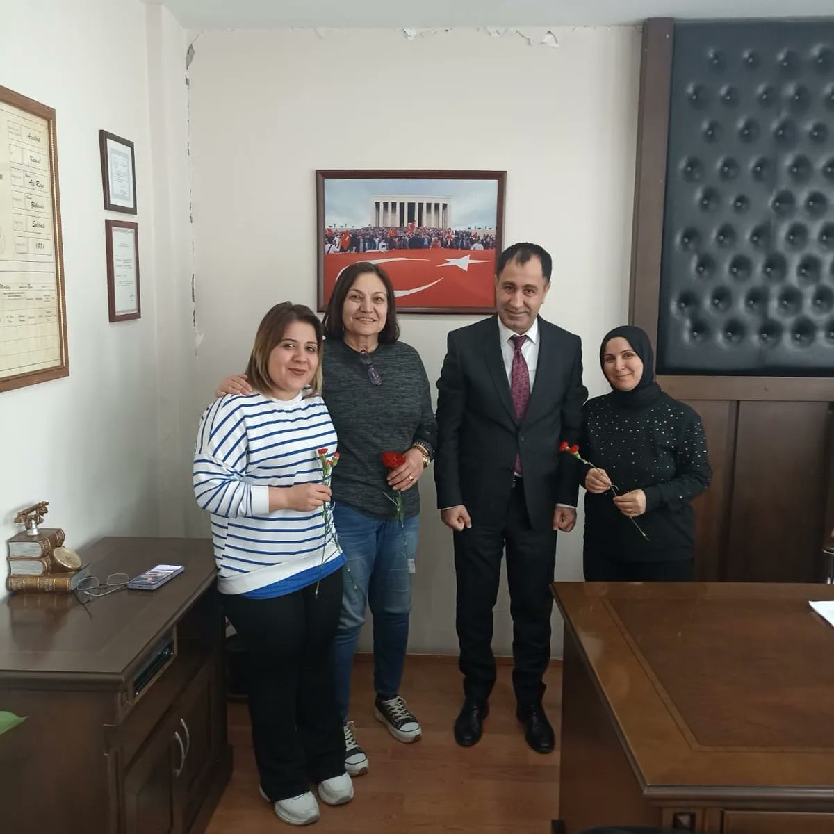 munif_il's tweet photo. Ülkemizde ve Dünya genelinde 8 Mart, Dünya Kadınlar Günü olarak kutlanıyor.Kadın bir gün değil her gün hatırlanmalıdır; kadınlar günümüz umutla dolu yarınlara olsun💐❤️
@tckulturturizm @mehmetersoytr @TanerBeyoglu #gaziantep #kütüphane #8martdünyakadınlargünü https://t.co/FX7SNu3dWM