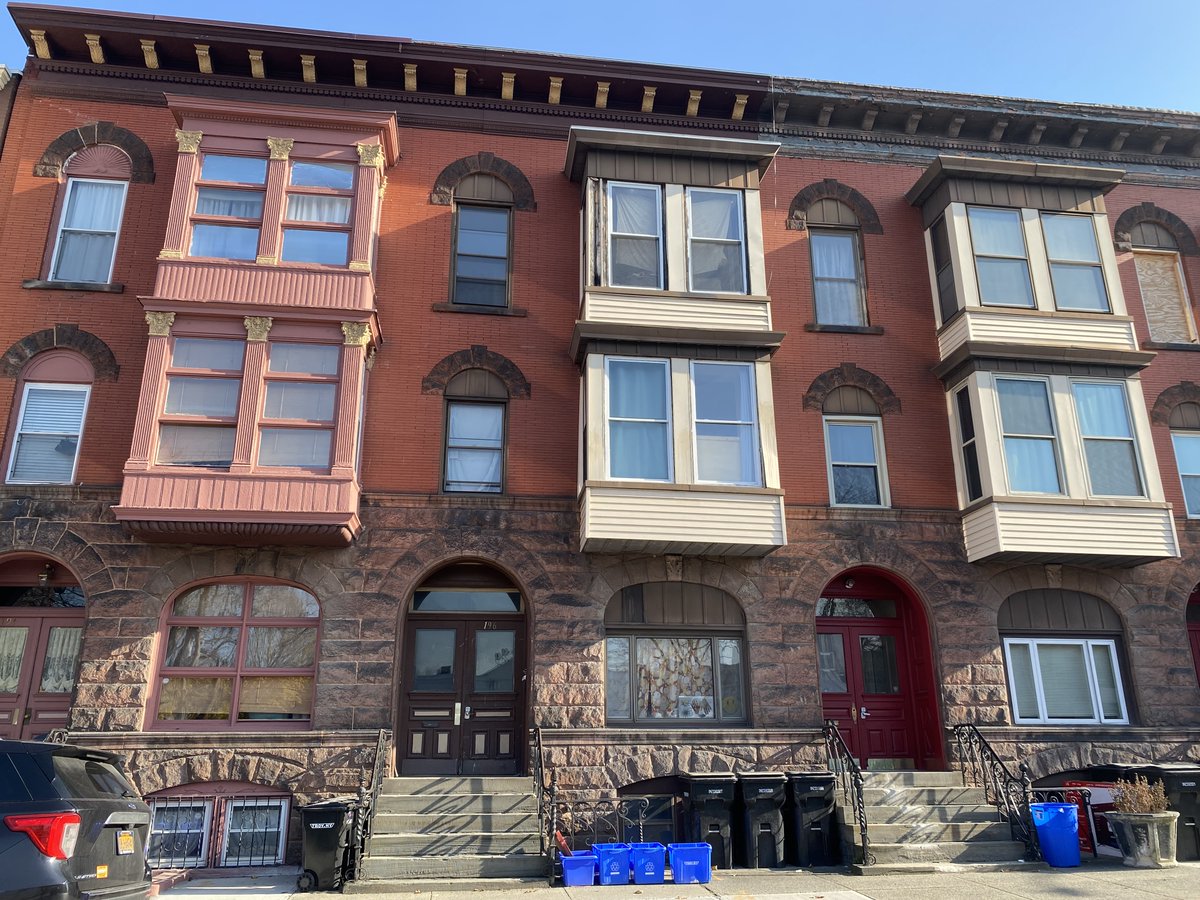 LeahWitko's tweet image. Closing on this 3 unit today in Troy, NY #closing #troyny #multiunit #seller #ryanmortka #witkocbcpp #cbcpp #cbcworldwide