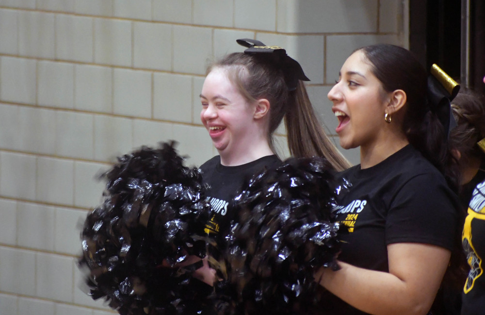 Shootin Hoops N Smilin: So Much More than A Basketball Game #Thisis205 #StreaksNation #ZephyrPride galesburg205.org/article/149924…