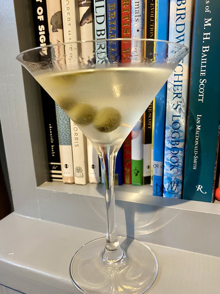 Happy Friday 🥳 #cocktailhour