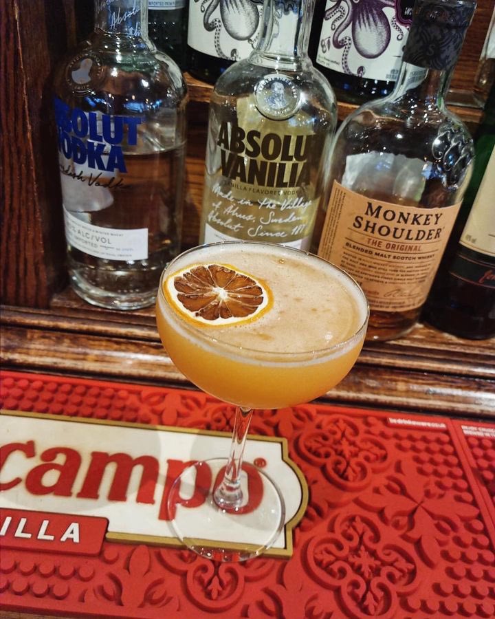 Introducing Emily and Cai’s Mother’s Day cocktail specials… The Ma’s-garita (Peach Margarita) and the Mother’s Day Spritz (Gin &amp; Elderflower Spritz) 🍹🍸