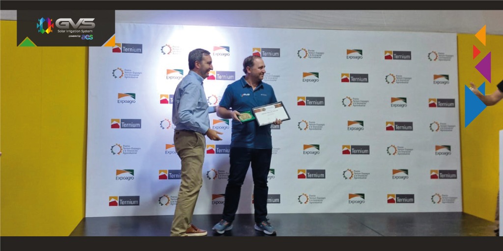 GvsSolar's tweet image. 🏅 ¡𝑭𝒆𝒍𝒊𝒄𝒆𝒔 𝒑𝒐𝒓 𝒆𝒔𝒕𝒆 𝒓𝒆𝒄𝒐𝒏𝒐𝒄𝒊𝒎𝒊𝒆𝒏𝒕𝒐! 🏅

Matias Cortada, CEO de GVS, recibió la Medalla de Bronce y una mención especial en la categoría “Energías renovables y eficiencia energética” en el Premio Ternium Expoagro 2023 a la Innovación Agroindustrial.