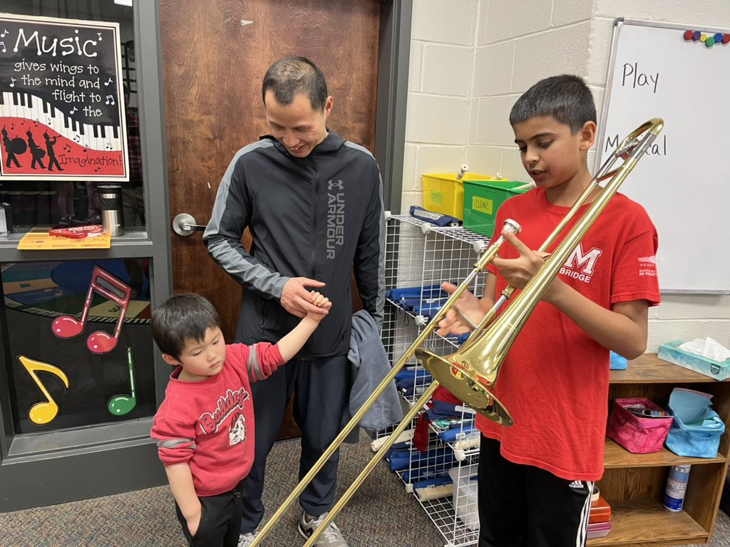 BandMBMS's tweet photo. 6th grade band members set up an instrument “petting zoo” for our neighbors at MBES on their family fun night! #MusicInOurSchoolsMonth https://t.co/zndfETTUsn
