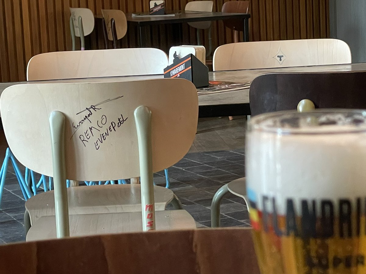 FrankVanmeenen's tweet image. De huidige wielerwedstrijden volop aan het analyseren en de komen Vlaamse klassiekers mentaal aan het voorbereiden. #CRVV #flandersclassics 😉