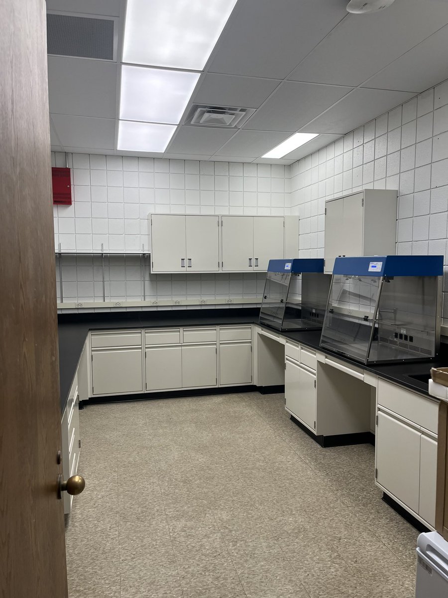 Our shiny new molecular biology space. Shout out to @uacoehp for supporting this expansion! Excited for all the exciting science our trainees will do in here. @UACachexia @UofA_ESRC @MuscleSciMegan #myotwitter