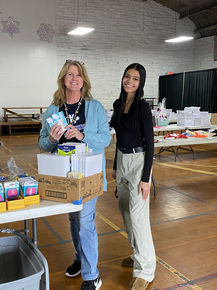 Thank you to Naudia Buchanan, 2023 Miss TN Fairest if the Fair, for spearheading the school supply giveaway. DES students and staff thank you! #givingback #communitycounts <a href="/Desbears/">Dickson Elementary</a> <a href="/DCS_TN/">Dickson Co Schools</a> <a href="/ErnestineAdams/">Ernestine Adams</a>