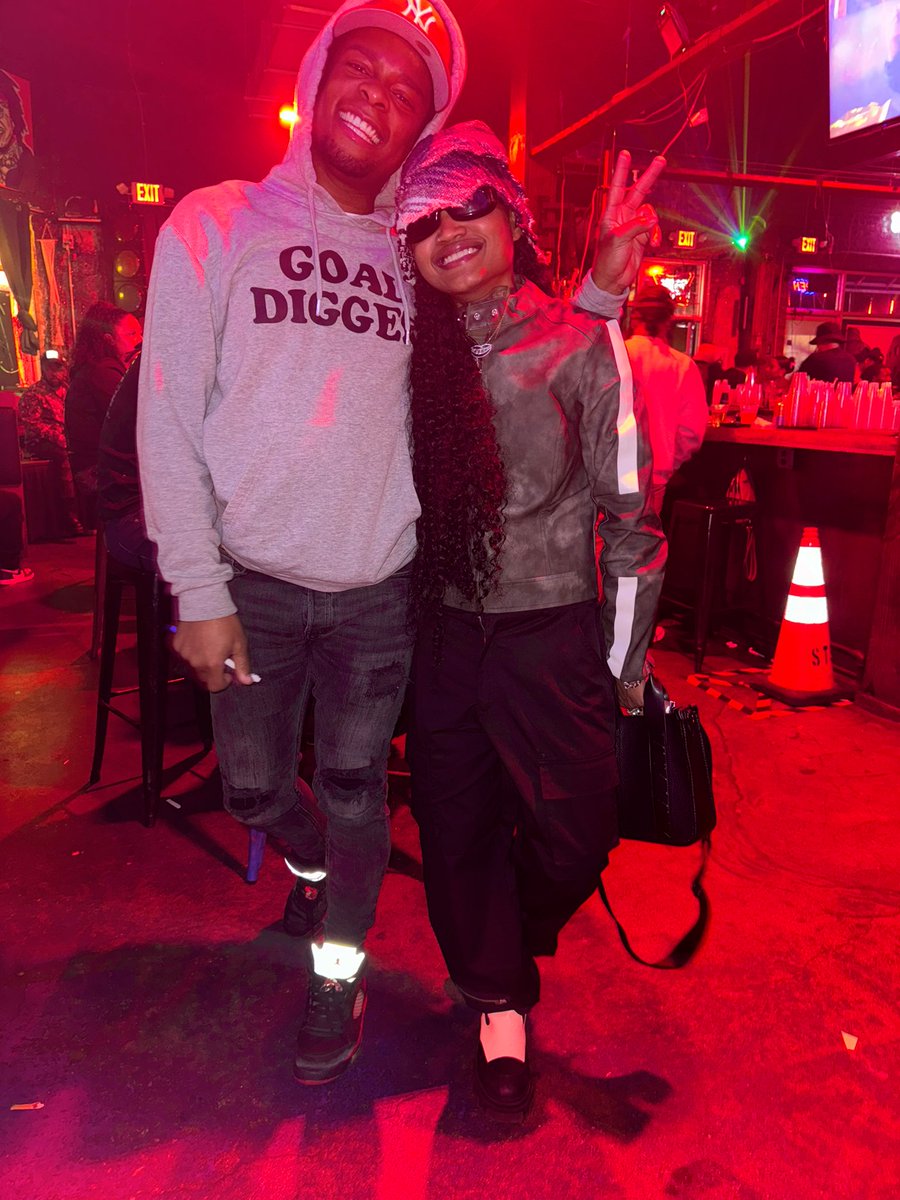 neshanycee's tweet photo. Heyyyyyyy Friend @GotDamnZo I love youuuuuu thank you for showing me so much love anytime we’re in the same vicinity. #ATLLegends https://t.co/BttsucEonH