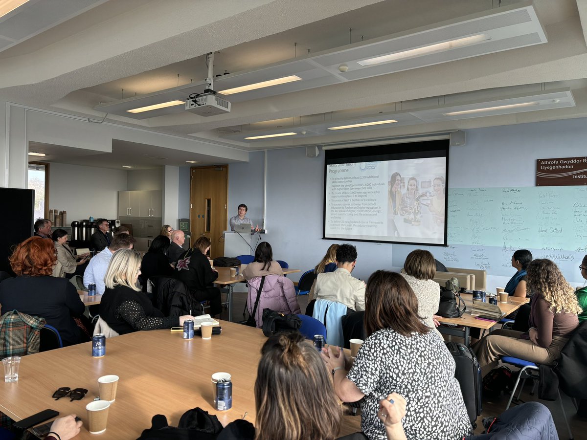 Jonathan Burnes @SBCityDeal Presenting to our DBT visitors about the exciting developments within the region
@SB_CityRegion @biztradegovuk #campuses #research #innovation @SwanseaUni