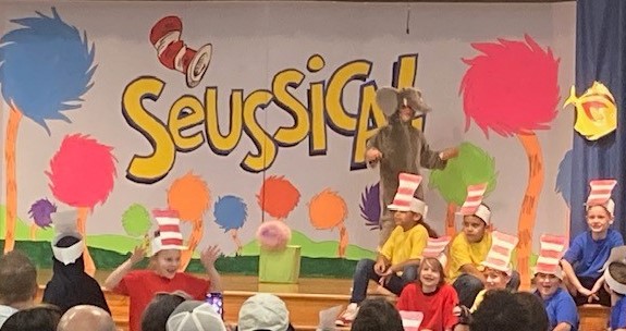 RedlandOaksES's tweet image. @RedlandOaksES we were visited by Horton, swam in McElligott&apos;s Pool, and were served Green Eggs &amp;amp; Ham during the 2nd grade presentation of &apos;Seussical the Musical&apos; this past week. 🦝 @NEISD  #neisd